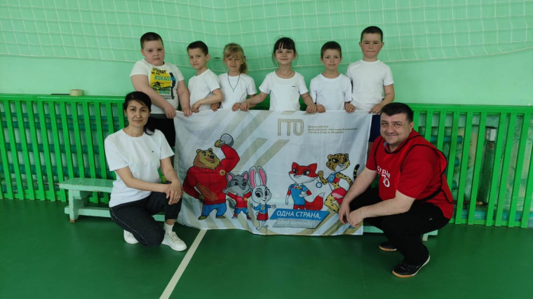 Юные спортсмены из детского сада "Алёнушка" деревни Подборки приняли участие в акции "В первый класс со Знаком ГТО".