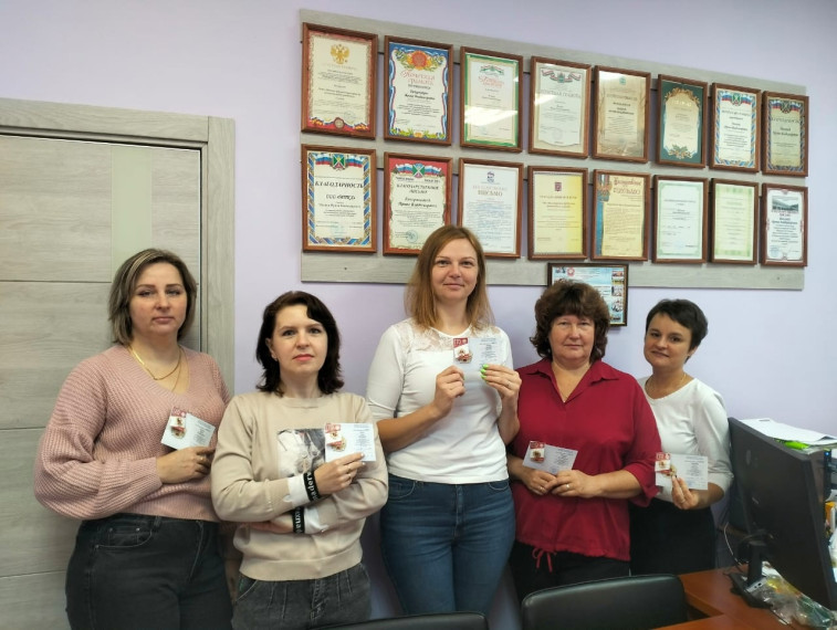 Сотрудники трудового коллектива ООО "Мой ресурс" г.Сосенский получили знаки ГТО.