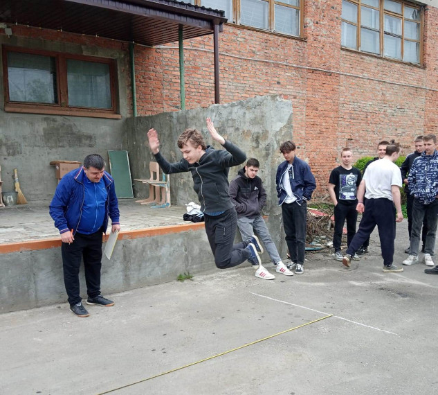 Студенты Сосенского политехнического техникума сдали нормы ГТО.