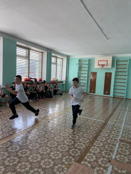 Учащиеся 2-4 классов Сосенской школы №2 сдавали нормы ГТО.